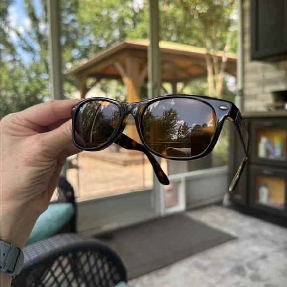 Ray-Ban Wayfarer Tortoise Shell Sunglasses - Picture 2 of 9